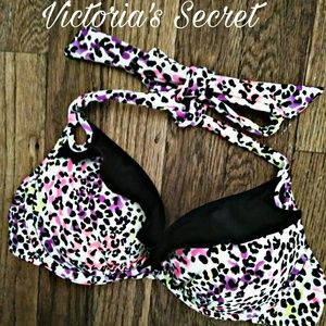 *Victoria's Secret ruffle trimmed bikini top